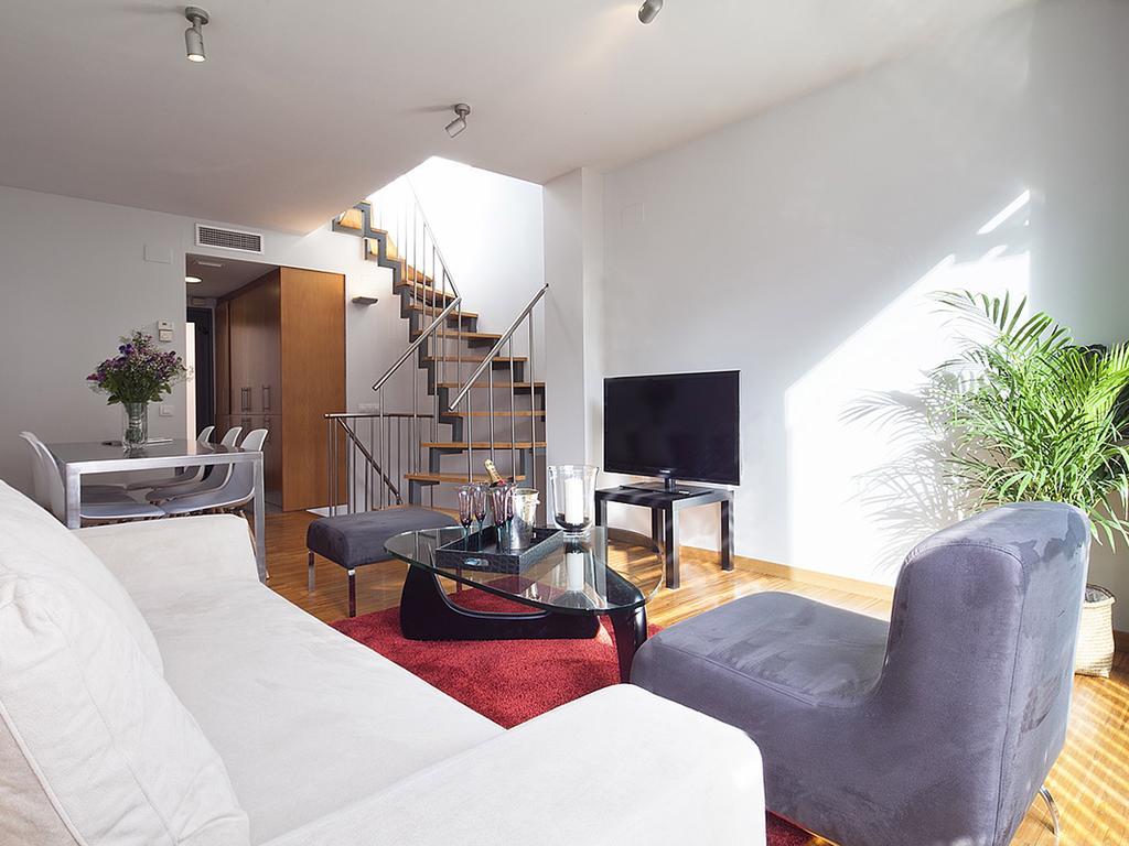 Apartment Barcelona Rentals - Penthouse With Terrace المظهر الخارجي الصورة