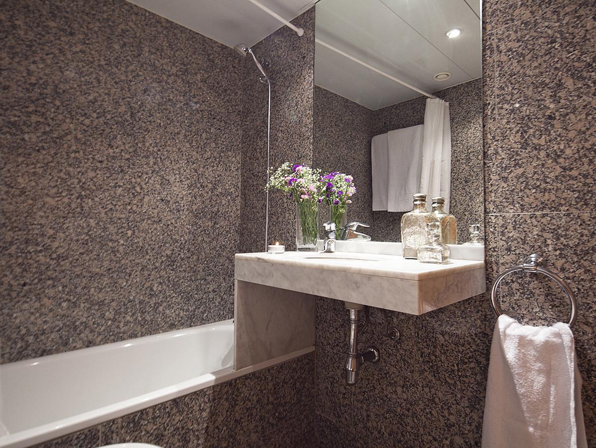Apartment Barcelona Rentals - Penthouse With Terrace المظهر الخارجي الصورة